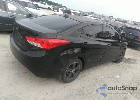 2013 Hyundai Elantra Gls (Ulsan Plant) z USA, uszkodzony, nr VIN KMHDH4AE8DU832241